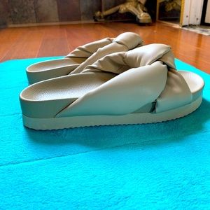 H&M mule 6.5 US never worn 💥 (37 Europe )stone color